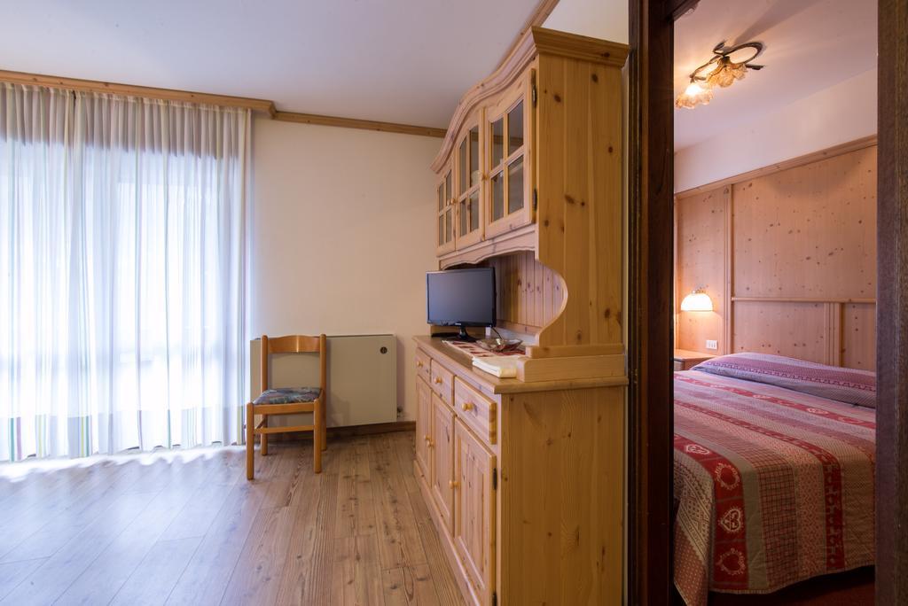 Residence Edelweiss San Martino Di Castrozza Exterior photo