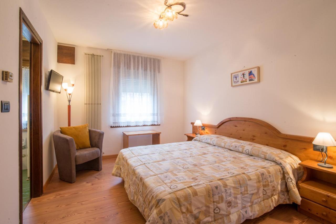Residence Edelweiss San Martino Di Castrozza Exterior photo